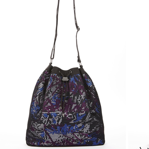 Fabletics The Bucket Bag - Picture 3 of 10